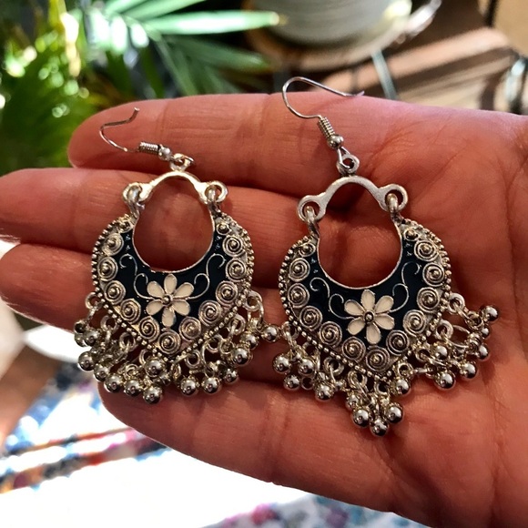 Bohemian charm enamel gypsy dangle earrings - Picture 5 of 8